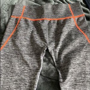 Women’s compression leggings, size M, Capri length